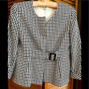 LeSuit Blazer, very chic and flattering with adjustable belt